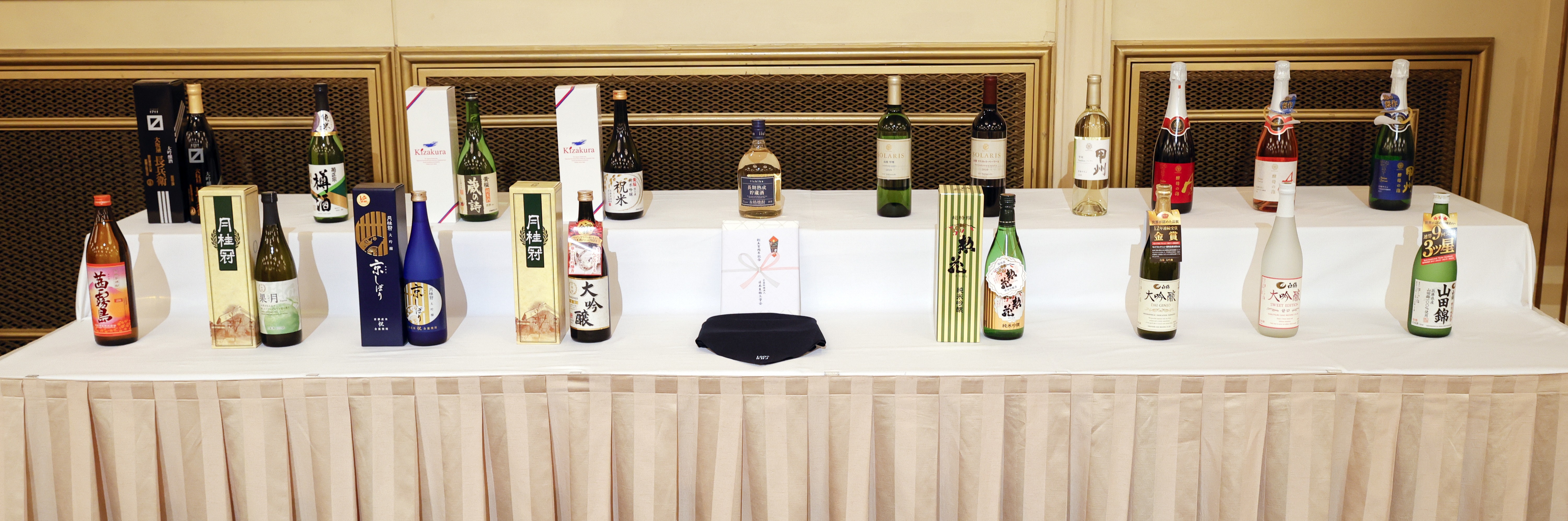 創立100周年記念品のお酒と風呂敷