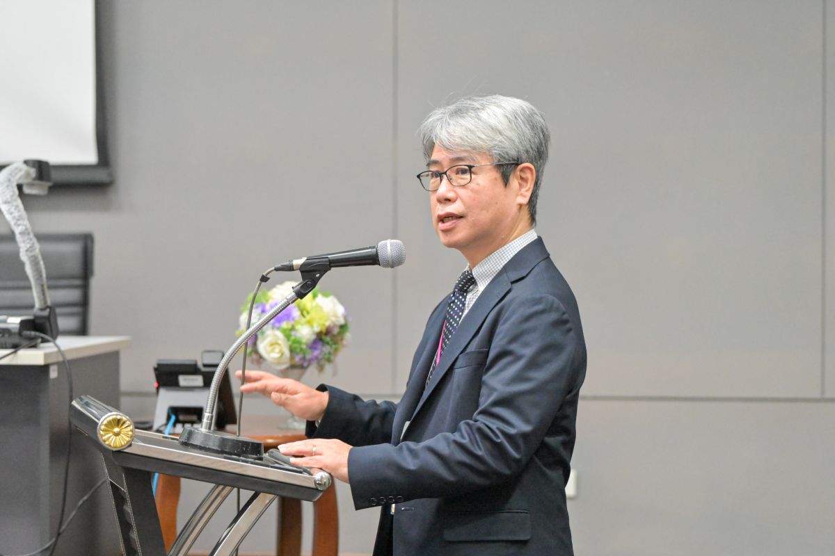 招待講演の様子（清水浩教授）